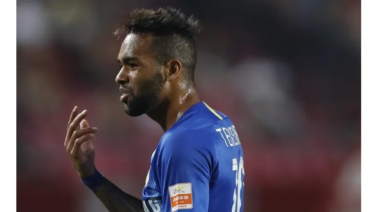 Alex Teixeira esclarece "preferência" entre Vasco, Corinthians e China