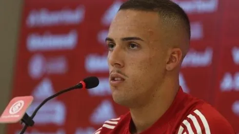 Inter trabalha para renovar vínculo com