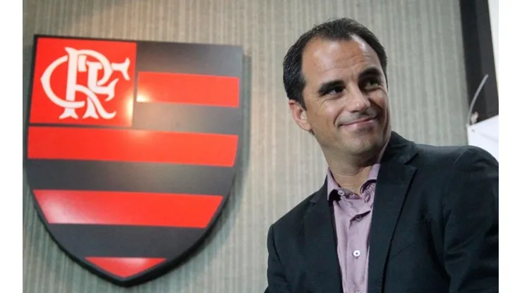 Rodrigo Caetano volta aos holofotes do Flamengo