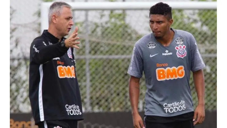Com atrasos no Timão, Éderson é 'cutucado' por ex-dirigente do Cruzeiro