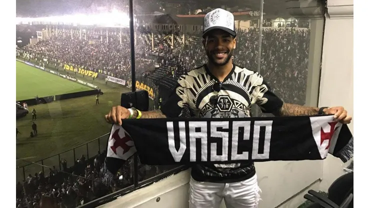 Souza "dedura" hipótese de Vasco repatriar Alex Teixeira e Alan Kardec