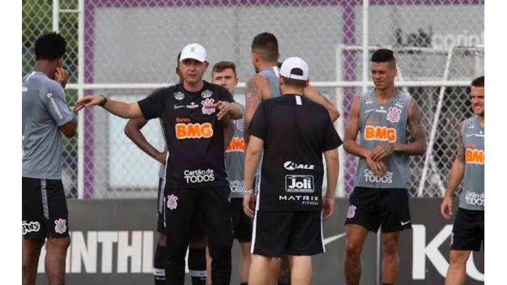 Corinthians deve confirmar três novas saídas do elenco