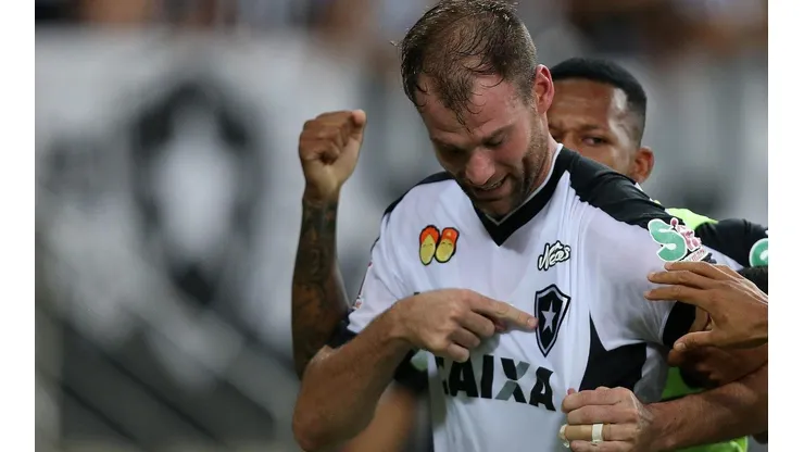 Botafogo busca enxugar sua folha para enfrentar crise econômica