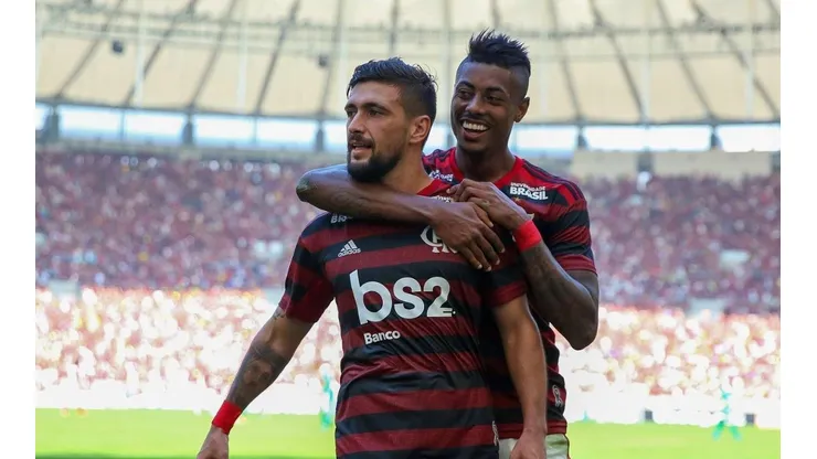 B. Henrique e Arrascaeta ficam "fora de combate" no retorno aos treinos