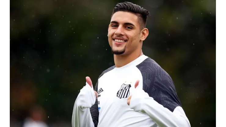 Após renovar com Veríssimo, Santos ainda tem pendências contratuais no elenco