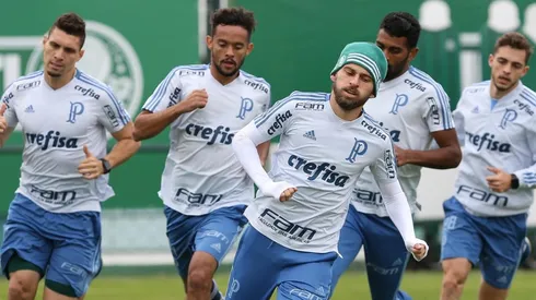Mauro Naves cobra postura tática de meia do Palmeiras
