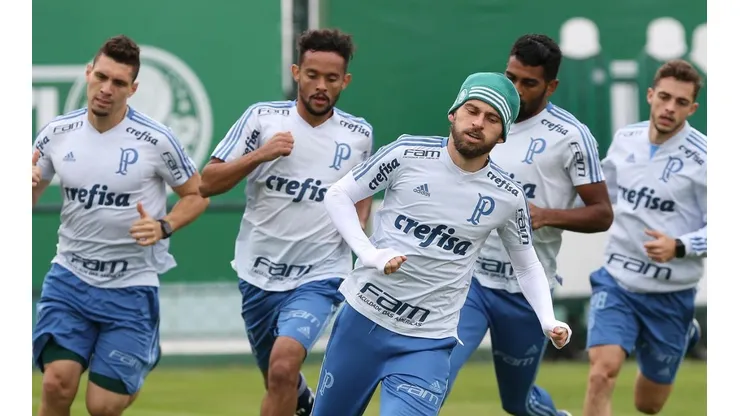Mauro Naves cobra postura tática de meia do Palmeiras