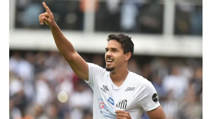 Santos renova contrato com Lucas Veríssimo