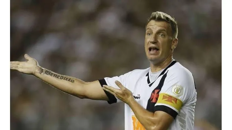 Maxi López "aparece" após polêmica acusação de racismo