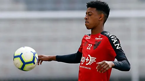 Com Bambu de saída, Athletico confirma