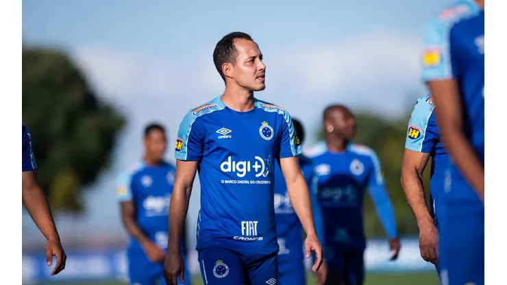 Rodriguinho detona ambiente do Cruzeiro no rebaixamento: "Terra de ninguém"