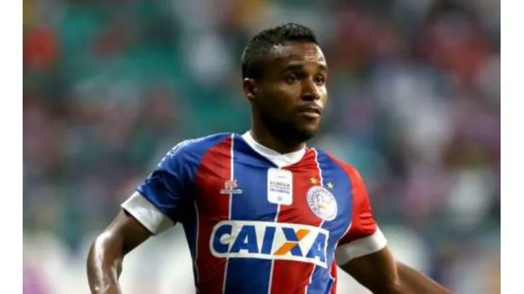 Élber se posiciona sobre renovação com o Bahia