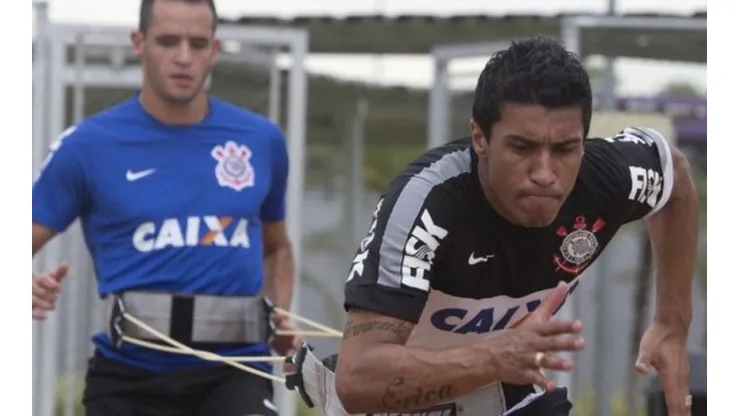 Corinthians indica possibilidade de repatriar Renato Augusto e Paulinho