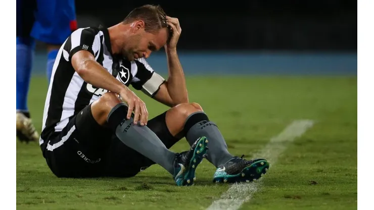 Carli lamenta tratamento após dispensa do Botafogo: "Não me deram opção"