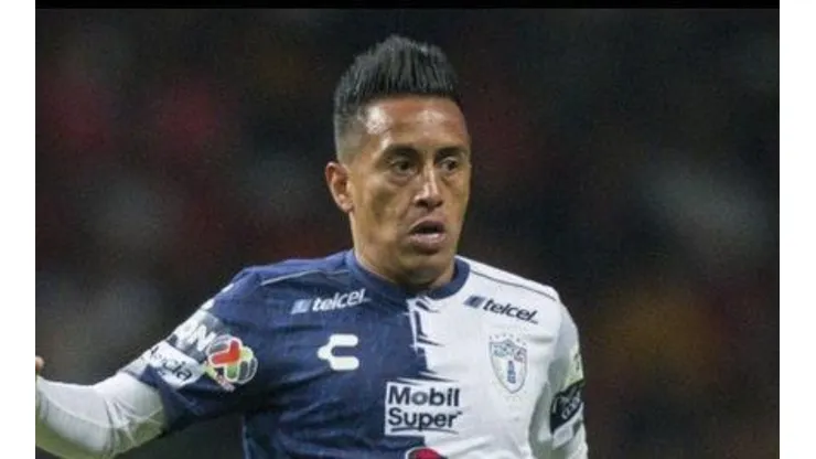 Em imbróglio com o Santos, Cueva tem situação definida no México