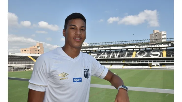 Gigante europeu entra na briga por Kaio Jorge, do Santos