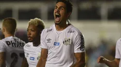 Lucas Veríssimo comemorando gol pelo Santos