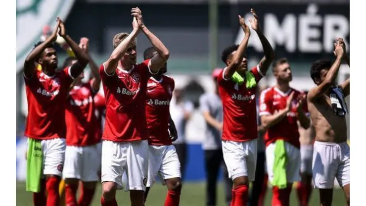 Athletico monitora situação de meio-campista do Inter