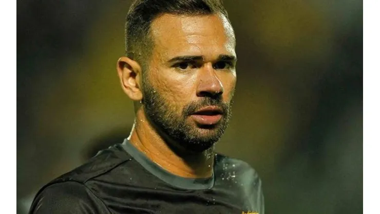 Vasco vê zagueiro não permanecer no Rio Ave (POR) e tem caminho "livre"