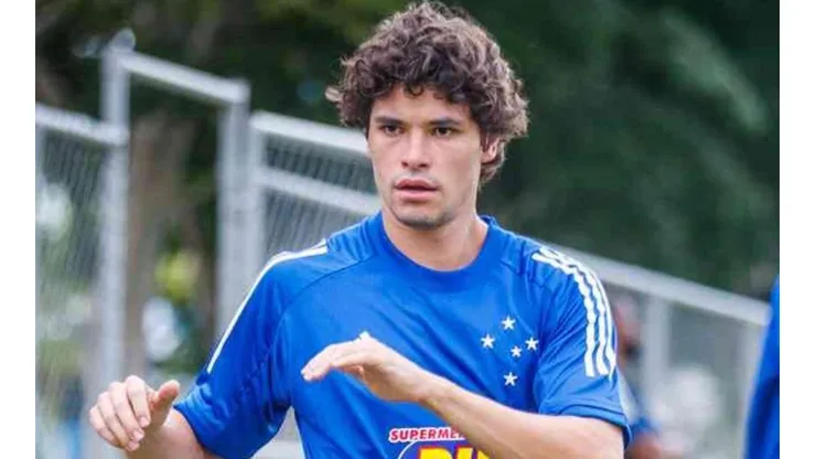 Dodô volta à pauta no Cruzeiro e deixa Enderson em alerta