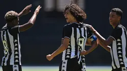 Joia do Botafogo bate o martelo sobre futuro no clube