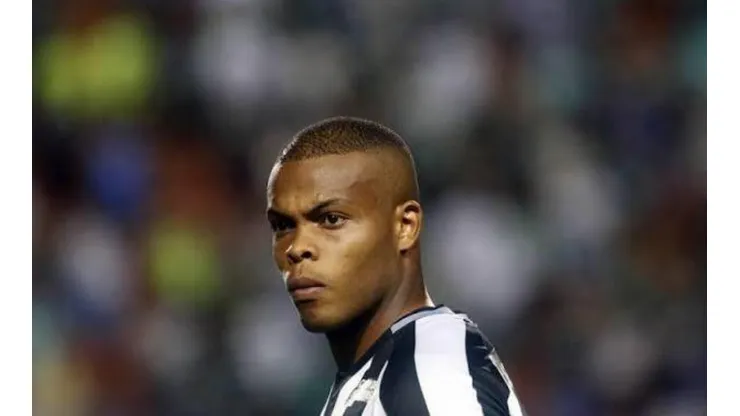 Botafogo bate o martelo e define futuro de Vinicius Tanque