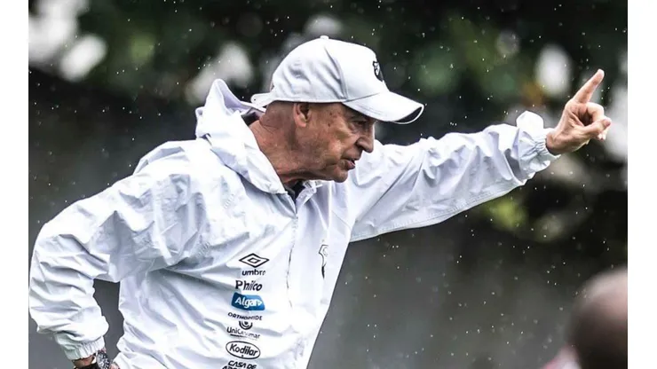 Jesualdo Ferreira monitora situação de atacante com contrato perto do fim