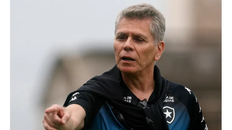 Botafogo encaminha contrato profissional de mais uma joia