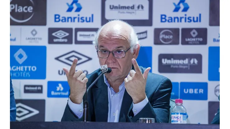 Romildo define estratégia para reposição no Grêmio