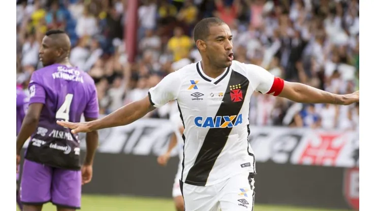 Ex-Vasco, Rodrigo cutuca Fred após anúncio de retorno ao Fluminense