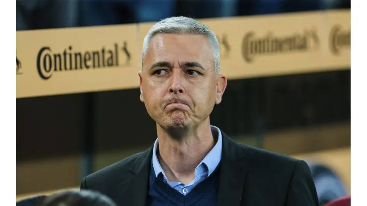 Tiago Nunes liga sinal de alerta após atitude de meia