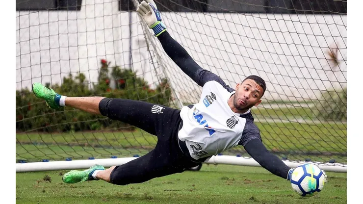 Vladmir vira "dor de cabeça" e Santos pode perder outros quatro jogadores