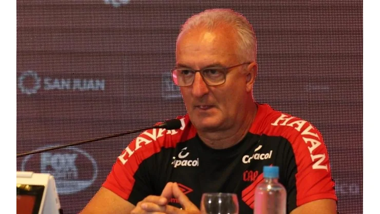 Dorival toma frente e indica solução em setor "carente" do Athletico