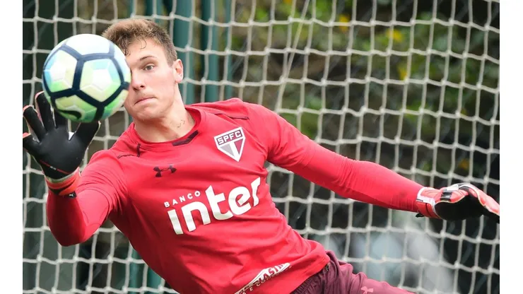 Lucas Perri deve acirrar "rivalidade" com Volpi no São Paulo