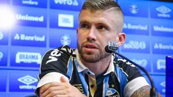 Caio Henrique confirma saída do Grêmio, mas 'cutuca' rival Inter