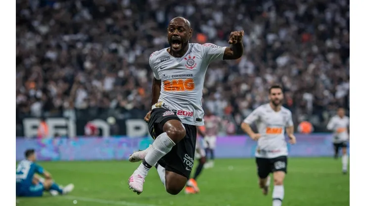 Love cutuca o São Paulo ao relembrar gol do título paulista