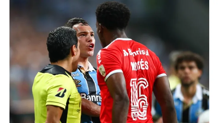 Moisés irá desfalcar Inter por quatro jogos na Libertadores após confusão no Gre-Nal