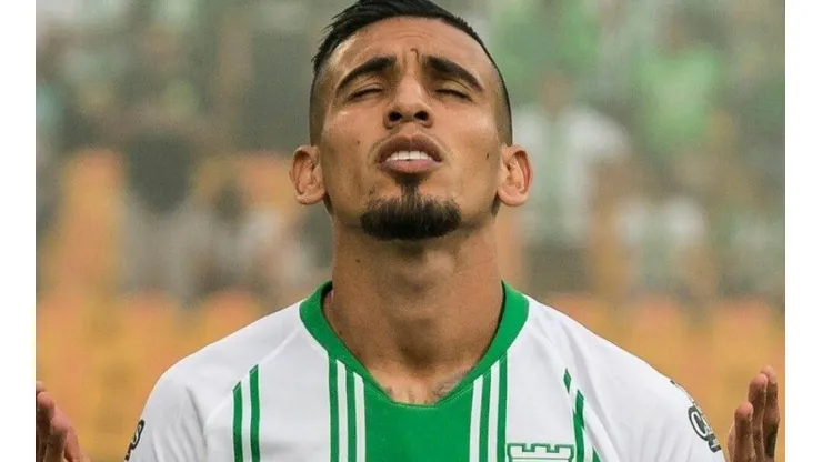 Daniel Muñoz teve seu futuro definido.