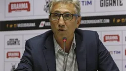 Campello admite sondagens e zagueiro do Vasco está na mira de portugueses