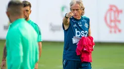 Jorge promove lateral-esquerdo no Fla em retorno aos treinos