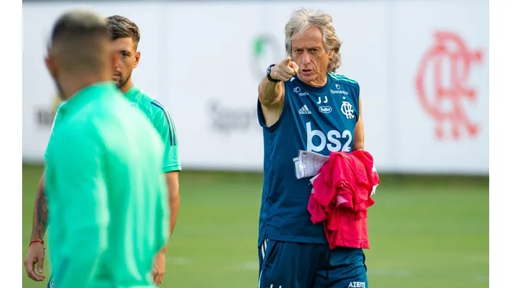 Jorge promove lateral-esquerdo no Fla em retorno aos treinos