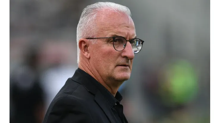 Dorival Júnior opina sobre retorno do futebol no estado do Paraná
