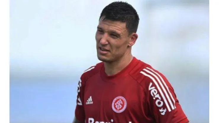 Caetano encaminha situação de Musto e mais 3 emprestados no Inter