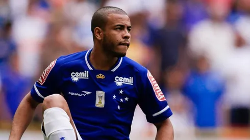 Presidente do Cruzeiro quebra silêncio sobre venda de Mayke