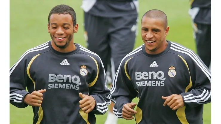 Marcelo e Roberto Carlos, durante treino do Real Madrid em 2007.