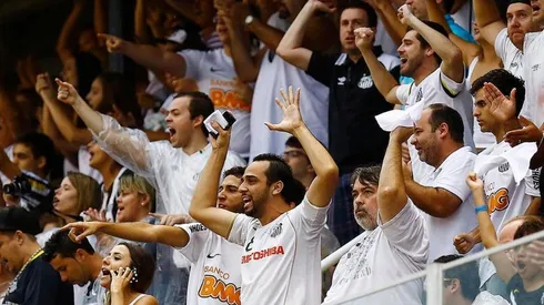 Santos estuda projeto pioneiro para colocar torcida no estádio