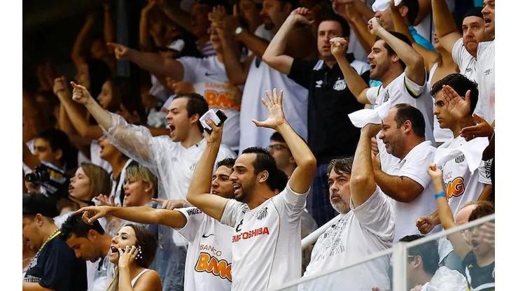 Santos estuda projeto pioneiro para colocar torcida no estádio