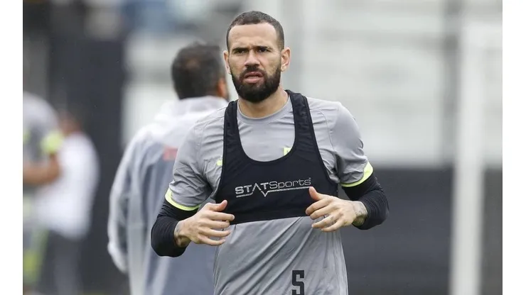 Após anúncio de acerto com Touré, Leandro Castán dispara contra Leven Siano