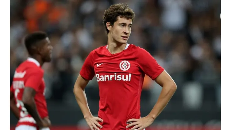 Além do Flamengo, Cruzeiro também demonstra interesse em contratar Dourado