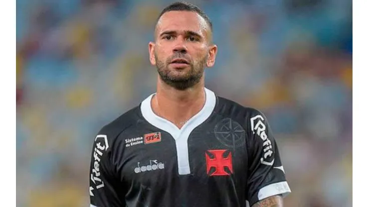 Castán relembra clássico contra o Fla e polemiza na web